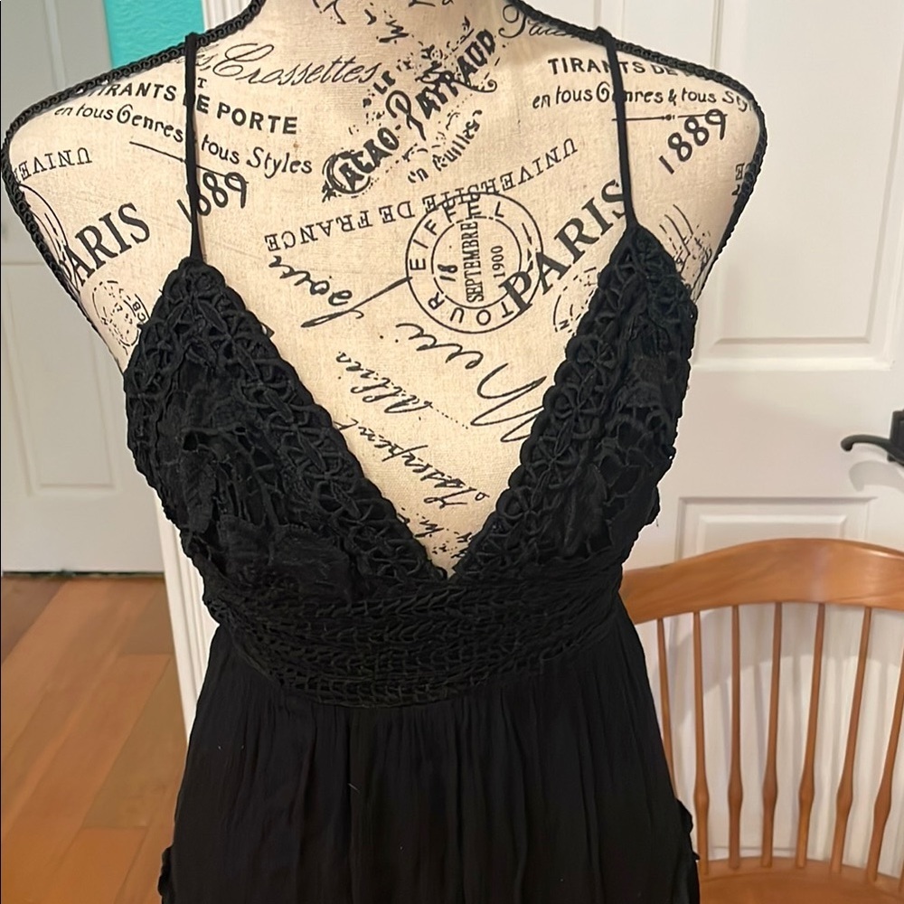Illa Illa Elegant Black Halter Dress - Picture 3 of 4
